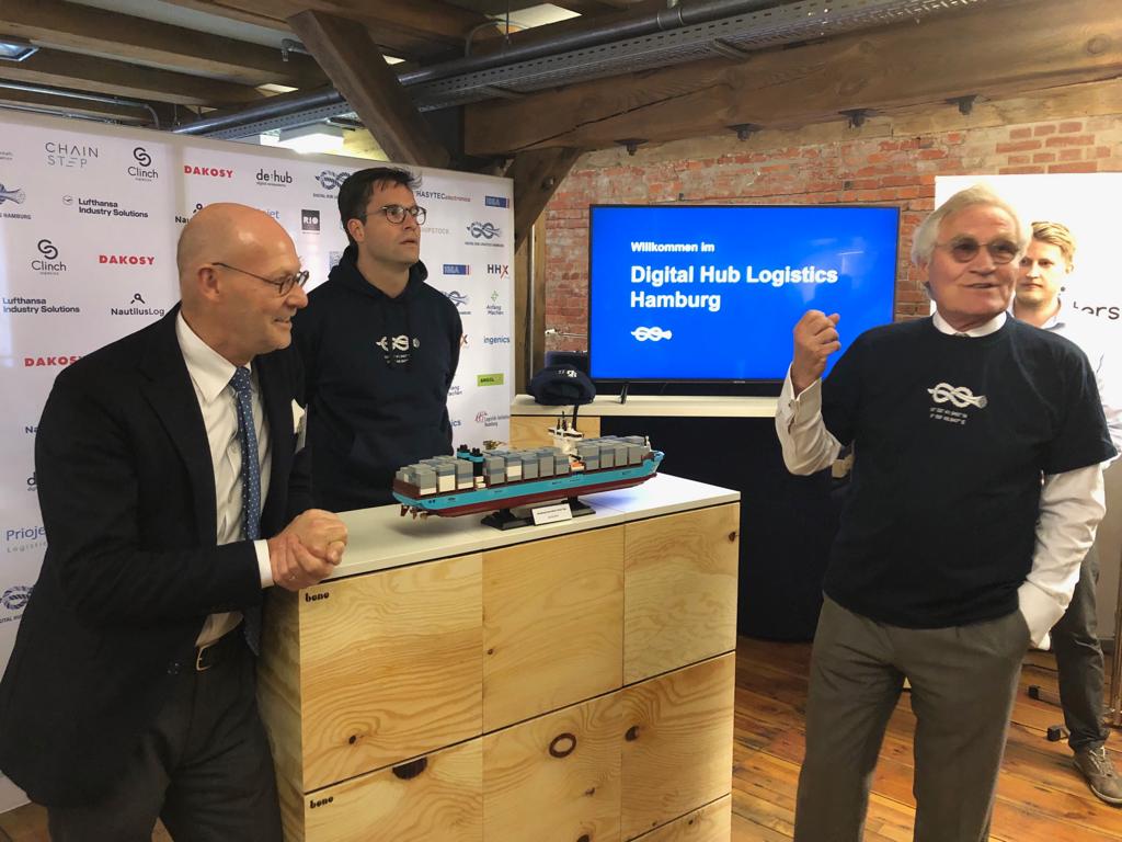 Letzte Station der #Delegationsreise: <a href="/HubLogHH/">HubLogHH</a>. Großes Interesse an der Zukunft der #Logistik. Volle Fahrt voraus! #startups #startuphh #Entrepreneur #gruender #gründerhh