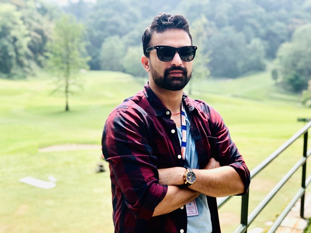 A fresh try, one more start, with perhaps a bit of magic waiting somewhere behind the new day along with new thoughts. Big dreams has made me grow every day to a new person.
#newday #stepstosuccess #dreamsintoreality #greenary #lostinnature