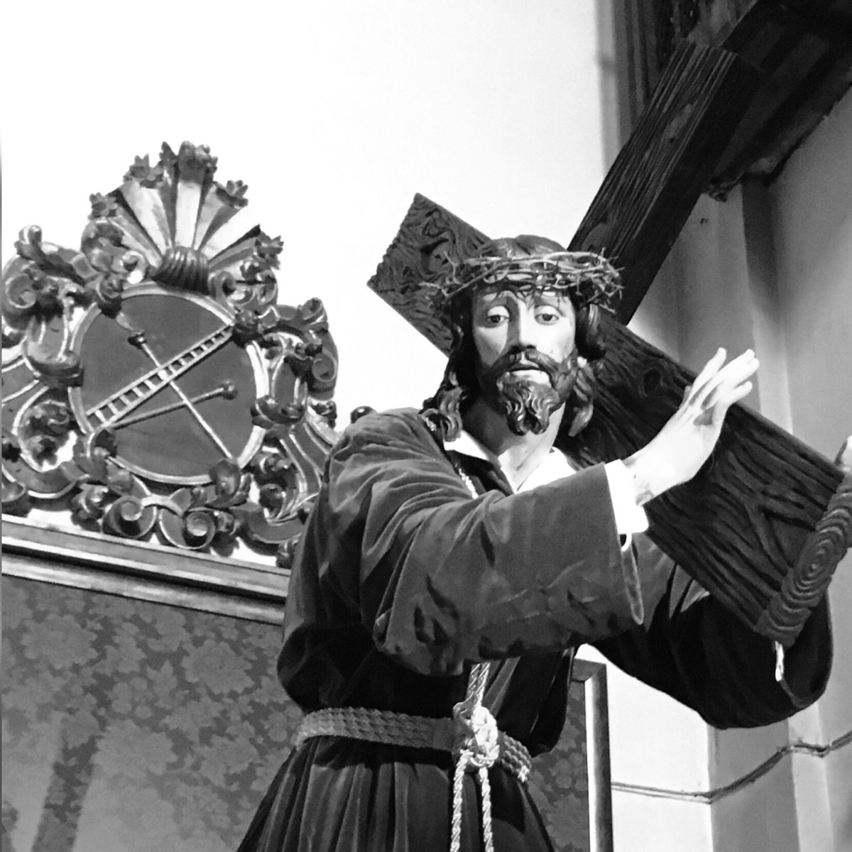 Enséñanos Señor Jesús a caminar contigo por la Vía Dolorosa. Que esta Semana podamos asumir las dificultades viéndolas como una oportunidad para hacer nuestros los sentimientos de Cristo!