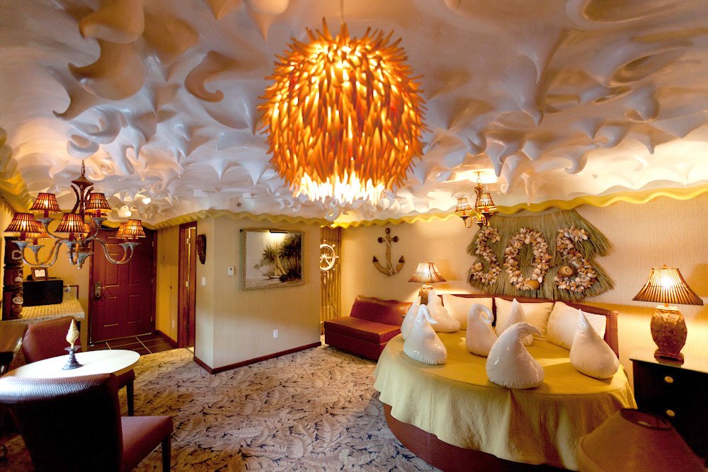 Schon mal in einer Kokostorte geschlafen? Ein Hotel bei #NewYork hat eine eigene #Suite den Backkünsten von Mary Ann aus der 60er Jahre #Sitcom Gilligans Island gewidmet. Es sieht nicht nur so aus, es riecht auch nach Kokos-Sahne!  bit.ly/2Idht5R