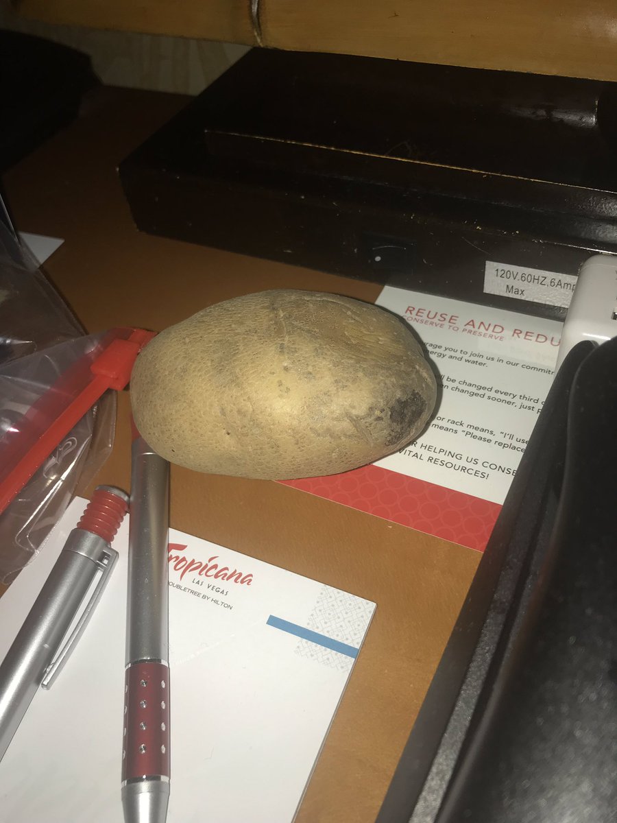 CosplayCollege's tweet photo. Maren still has her potato.  Thank you @ClexaCon for an amazing weekend.  We can’t wait to see everyone next year! https://t.co/AVwLO3AjNv
