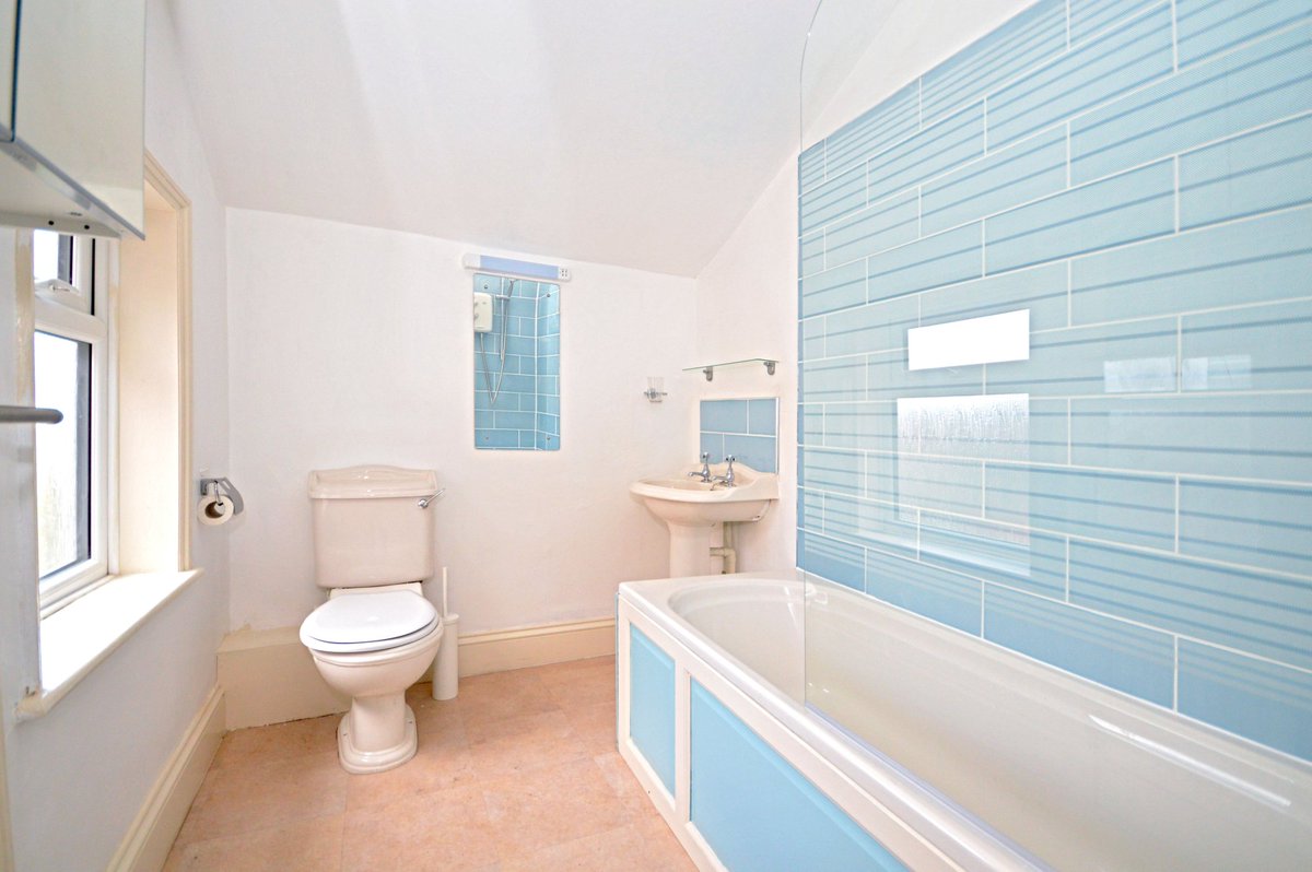 _dragonflylets's tweet photo. AVAILABLE 20TH APRIL AT £795 PCM! This recently refurbished 2 bed mid terraced house in the Golden Triangle is now available with permit free parking. Give our office a call on 01603 503500 for more information!
#Norwich #Norfolk #HomesForLet #Property #Rightmove #OnTheMarket https://t.co/g3Y8S1lMxZ