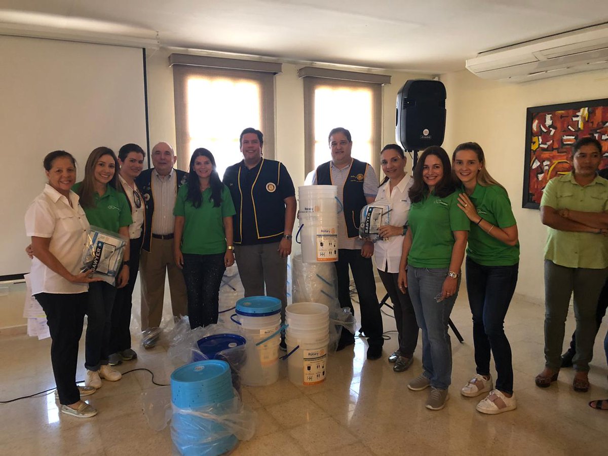 RotarioPanama's tweet photo. El Club Rotario de Panamá y su Avenida de Servicio a la Comunidad es #GenteDeAcción se entregarón 36 #filtrosdeagua rurales para las escuelas de Cañazas y Ñurum en Veraguas en alianza con @proninez 
#unidostransformamos https://t.co/5Fk5OO08Oy https://t.co/MWX6DN0CK4