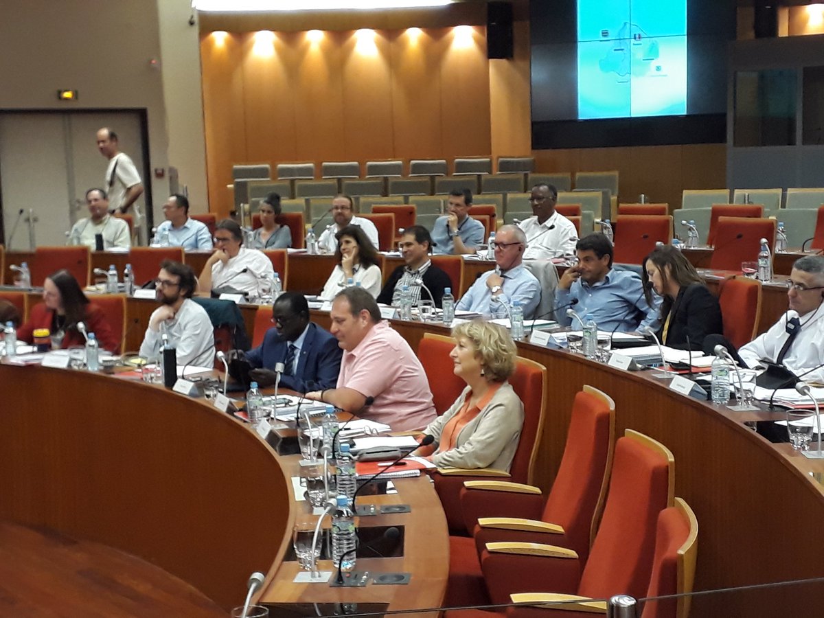 IAGF_IFGR's tweet photo. En travaillant sur la Guyane, ses fleuves, on travaille sur le monde entier : bouleversement climatique, pollution et raréfaction de la ressource en eau, immigration, coopération entre pays. Lancement #8session @IAGF_IFGR avec @CTdeGuyane @Prefet973 https://t.co/5qhkmitBDA