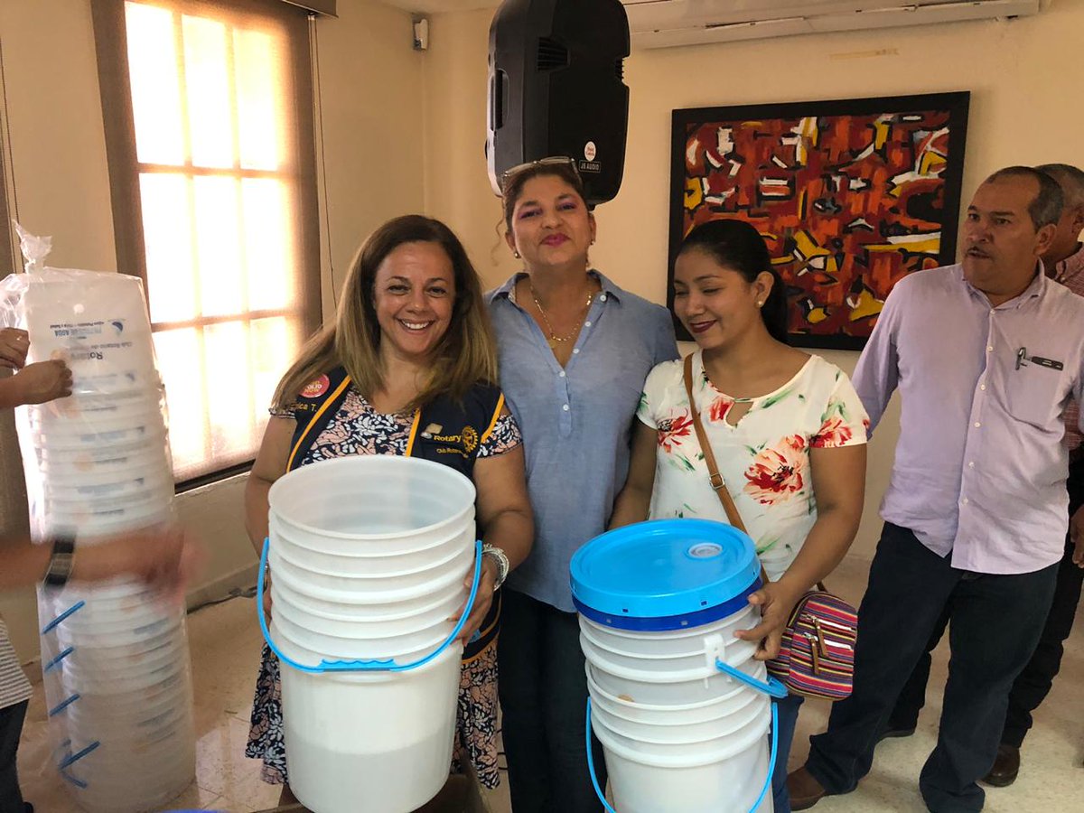 RotarioPanama's tweet photo. El Club Rotario de Panamá y su Avenida de Servicio a la Comunidad es #GenteDeAcción se entregarón 36 #filtrosdeagua rurales para las escuelas de Cañazas y Ñurum en Veraguas en alianza con @proninez 
#unidostransformamos https://t.co/5Fk5OO08Oy https://t.co/MWX6DN0CK4