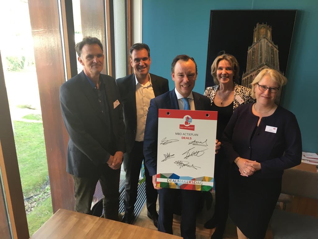 We presenteren vandaag het Mbo Actieplan met bedrijfsleven, onderwijsinstellingen en andere overheden. Samen maken we afspraken om de komende jaren het mbo sterker te maken en om de mismatch tussen onderwijs en arbeidsmarkt tegen te gaan. #dealmakersdag