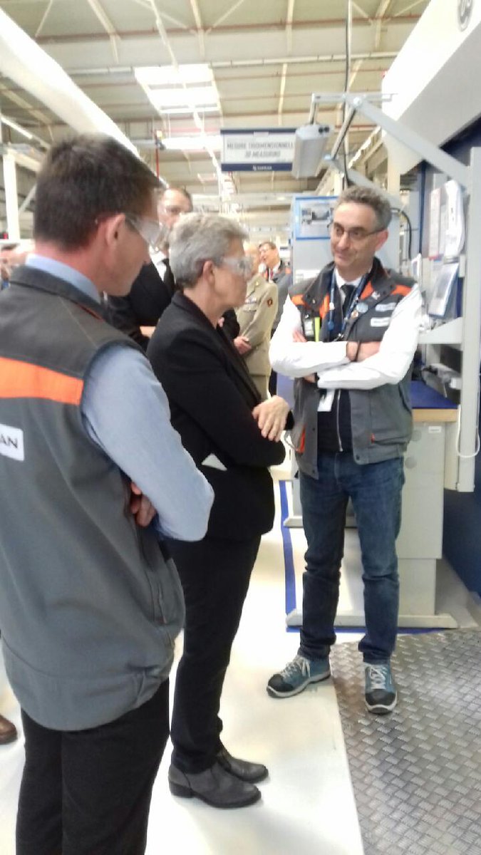 SafranEngines's tweet photo. Nous avons eu le plaisir d'accueillir aujourd'hui sur notre site #SafranAéroComposite de #Commercy, Geneviève Darrieussecq, Secrétaire d’État auprès de la Ministre des Armées. L'occasion de présenter la technologie composites #3DRTM intégrée au moteur #CFMLEAP! #innovation https://t.co/Ahk5Ey6P4C