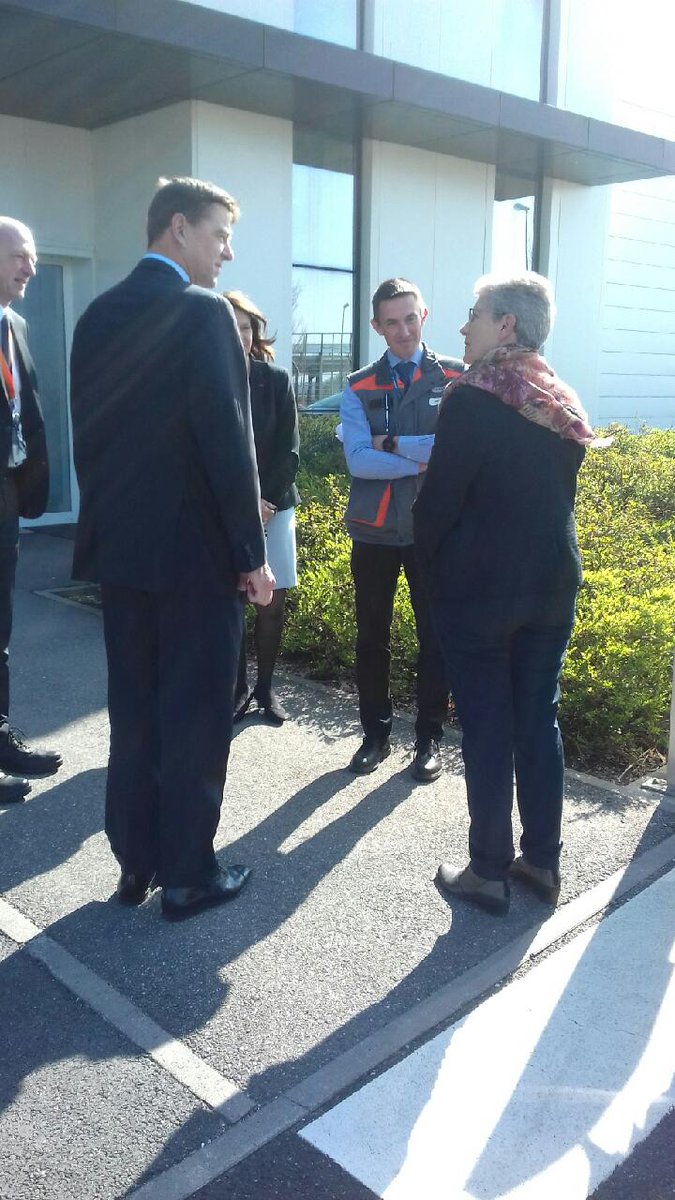 SafranEngines's tweet photo. Nous avons eu le plaisir d'accueillir aujourd'hui sur notre site #SafranAéroComposite de #Commercy, Geneviève Darrieussecq, Secrétaire d’État auprès de la Ministre des Armées. L'occasion de présenter la technologie composites #3DRTM intégrée au moteur #CFMLEAP! #innovation https://t.co/Ahk5Ey6P4C