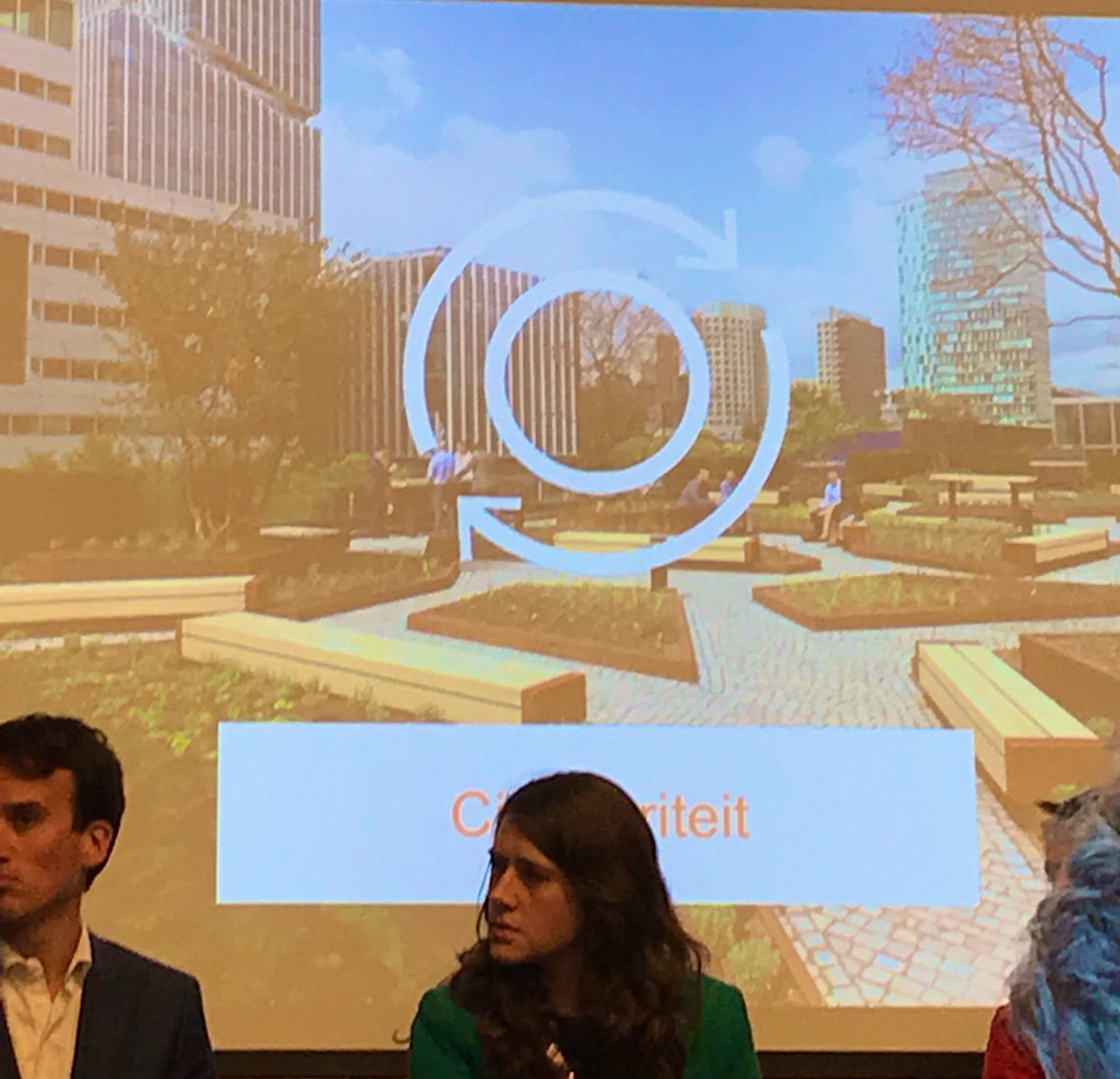MaartenMarkus's tweet photo. Mooie oproep aan de markt: hoe kunnen we de circulaire bouweconomie stimuleren. Het gaat om de (fiscale) #condities van waaruit een circulaire economie kan groeien. Dat is echt een politieke verantwoordelijkheid. #groenekamer @DGBCnl #circulareconomy https://t.co/WODff4CcvM