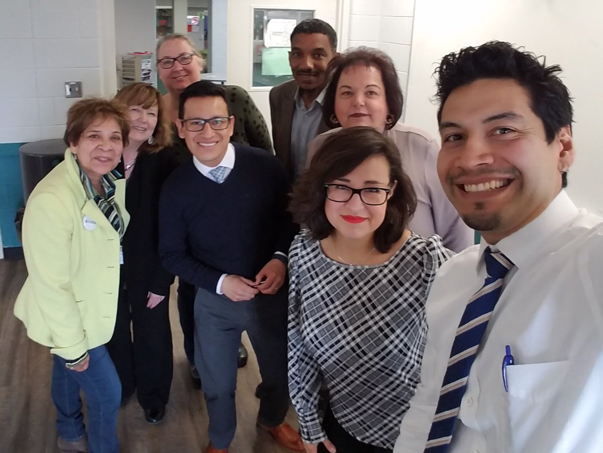 consulmexDET's tweet photo. Te presentamos a parte del equipo de trabajo que está preparando para ti el "Día de los niños, Día de los libros" de este año, te esperamos este 27 de abril en #PattonPark #Detroit No te lo pierdas!!! 🏃🏻♂️🏃🏻♀️📚📚👨🏻🏫👩🏻🏫
@matrix_detroit @ADL @DetroitParksRec #Educación #Mexicantown https://t.co/F2yuPC6lhZ