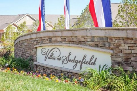 NextHomeRP's tweet image. The luxury ranch-style homes at Villas at Sedgefield are attractively priced and offer 2 or 3 bdrms, spacious living areas, attached 2 car garages, an abundance of storage, the possibility of private patios and four-season verandas. Learn more here:ow.ly/kuCC50pSFPK