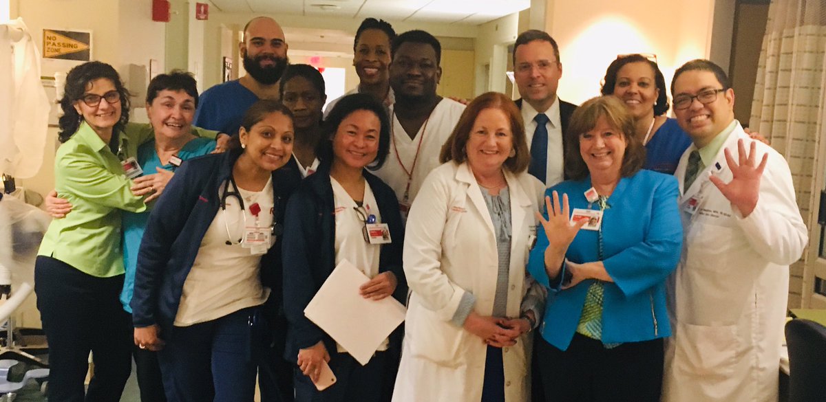 ICU_nyplawrence's tweet image. So honored to have our CXO - Chief Experience Officer Rick Evans  @cxorick in our ⭐️⭐️⭐️⭐️⭐️ unit. #PtEx #PatientExperience @IanSaludares_RN @HHolder_CNS @DaniLeStrangeRN @laurie1nurse @NYPLawrence @nyphospital