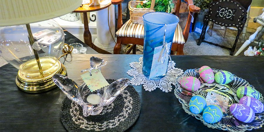 OldPicket's tweet image. Need some Easter decorations? The Old Picket Fence has a wide selection to offer.

#easterdecorations #deviledeggplatter #vintage