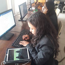 Educacion_Ec's tweet photo. Felicitamos a la Unidad Educativa @shsquito por la obtención del 1er lugar con su proyecto WarmiTics, en el concurso internacional @wisibilizalas realizado en España. Conoce más sobre su propuesta ➡ https://t.co/nZl6aXRShP https://t.co/kKfEf1tQ22