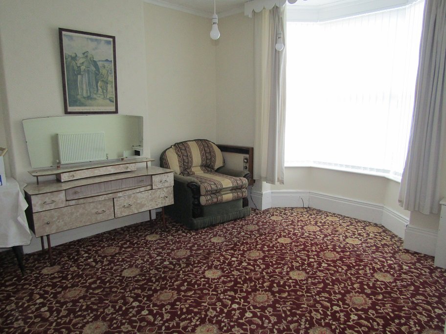 HuntersDN21's tweet photo. ‼️REDUCED‼️
Lea Road, Gainsborough.

A traditionally constructed FOUR BED end of terrace house offered for sale in good order throughout!

Asking Price; £100,000.

📞; To arrange a viewing call us on - 01427 616118
#hunters #reduced #heretogetyouthere https://t.co/azCHfovmqE