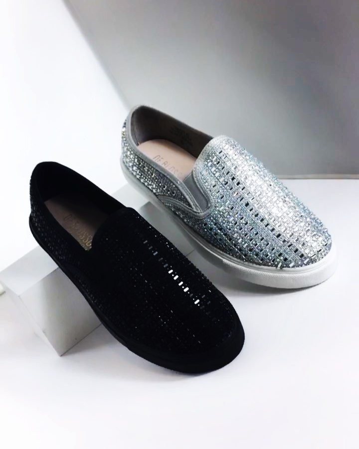 😍 ✨ The perfect sparkly addition to any #OOTD 
De Blossom's CHERRY-82 is the ultimate GLAM GIRL sneaker!
📸 : <a href="/devonshoes/">Devon</a>