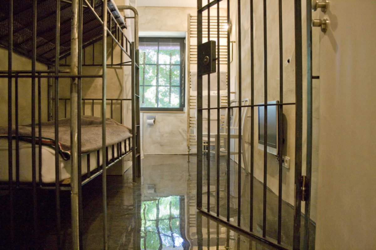 Hinter Gittern wirkt die Welt draußen viel bunter. Ein #Hotel in #Dortmund hält daher nicht nur für schwere Jungs und Mädels eine #Gefängnis zelle bereit, die authentisches Knastleben verspricht. Einziger Luxus: TV und der Schlüssel in die #Freiheit! bit.ly/2Idht5R