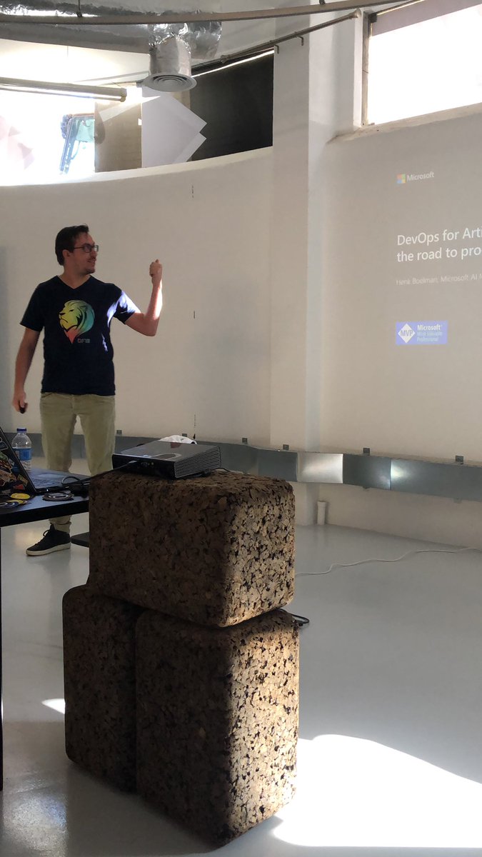 Kennethxyz's tweet image. @hboelman leading the robot uprising! #umbracoRoadshow