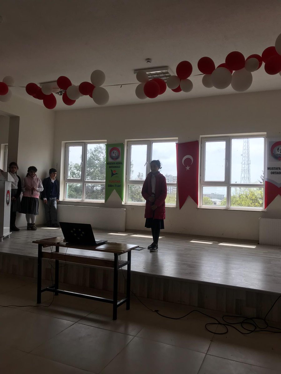 MustafaCDR1's tweet photo. #HilvanMustafaKemalOrtaokulu 
Okulumuzda düzenlenen Karaoke yarışmasının 1.Turunu tamamladık. Başta Müzik Öğretmenimiz Volkan KURU olmak üzere jürilik yapan tüm öğretmen arkadaşlarımıza ve katılım sağlayan öğrencilerimize teşekkür ederim.
@fduman27 @SinanAtes6311 @TurgutMehdi https://t.co/c8YfCcSDys
