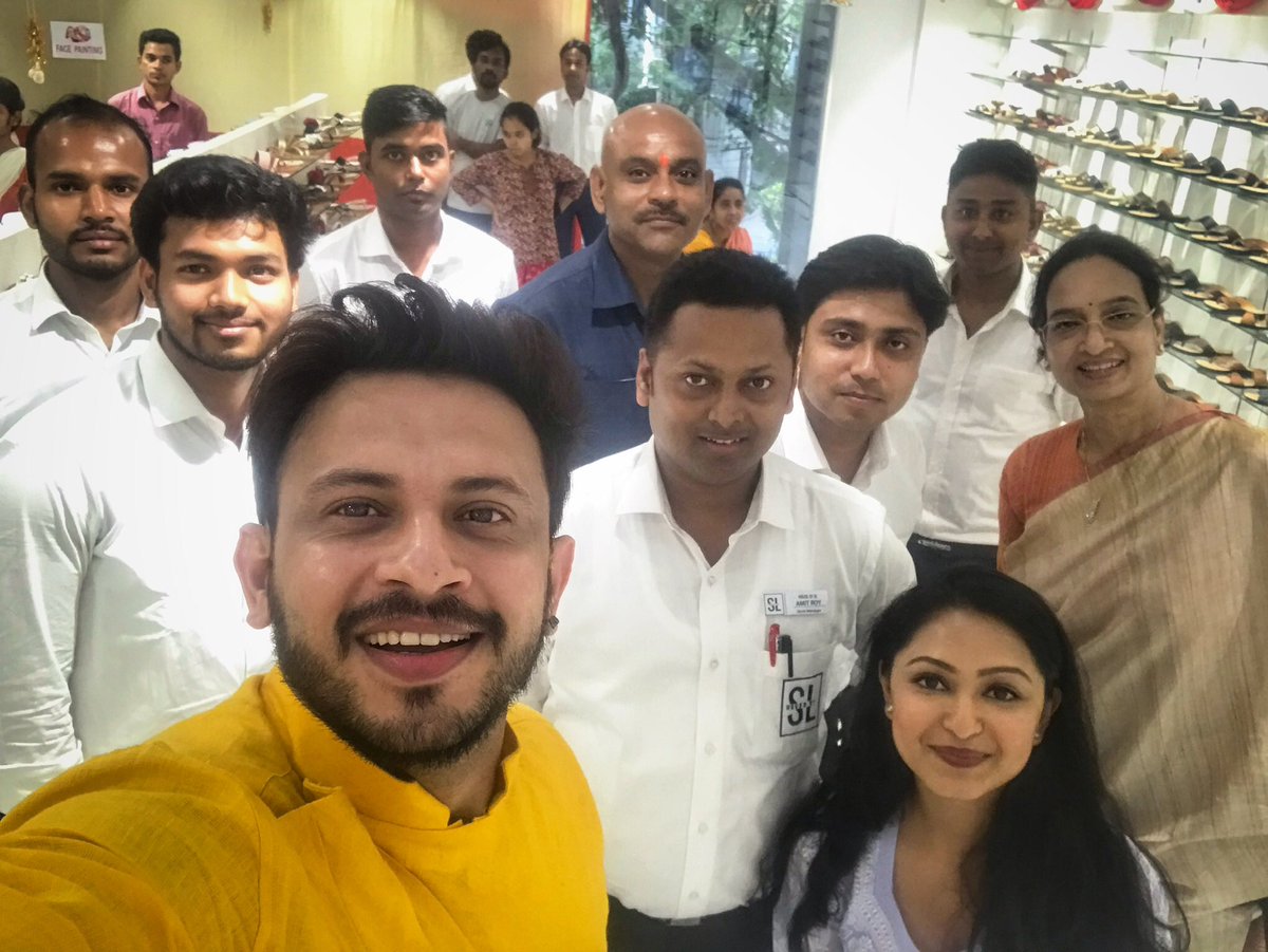 andyact's tweet photo. An association with this family that has seen the test of time for more than 25 years.
Thank you for making me a part of the celebration #HouseofSL
Officially opens at Rashbehari Avenue (near Triangular park ) https://t.co/vDrAbyaNPo