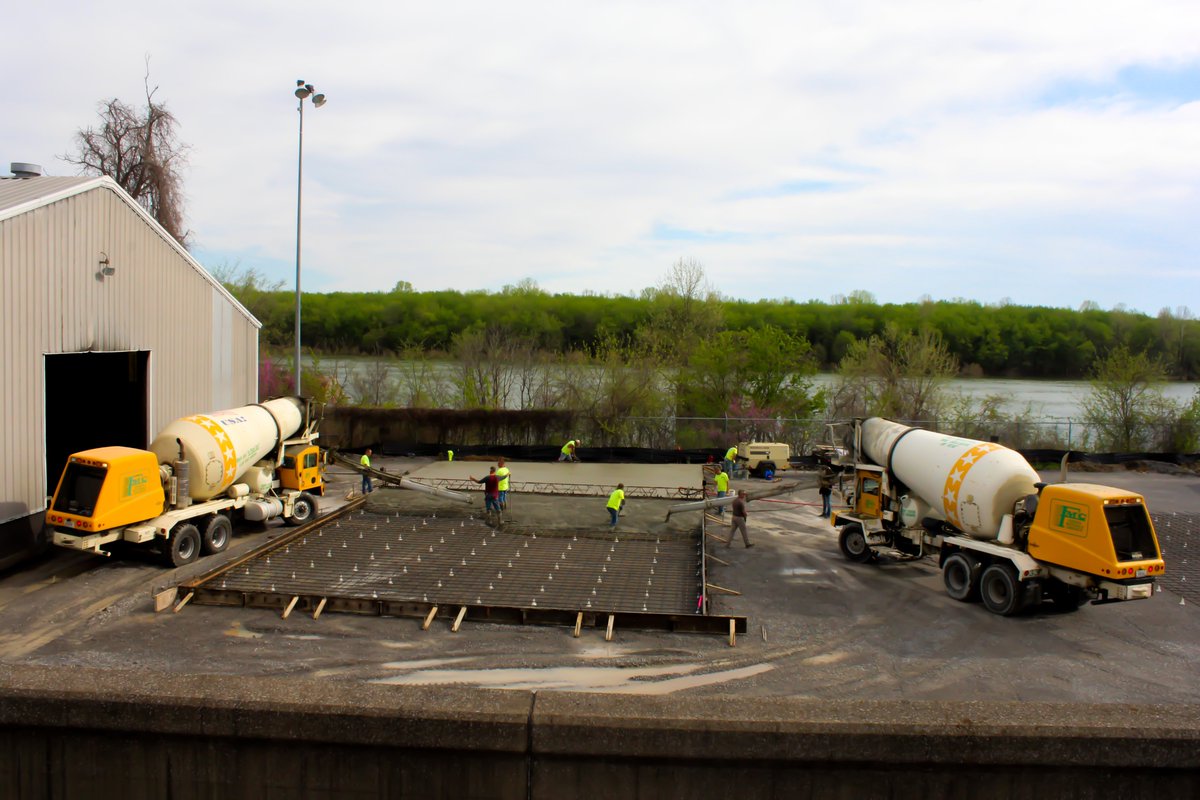 PadRiverport's tweet photo. Last week, we began pouring the 14" concrete slab for our @DeltaRegional Ground Hardening Project!

This project will improve our port's infrastructure in preparation for our #ContainerOnBarge service!

#DRAGrant #PortOfPaducah #Containers #InlandWaterways #Infrastructure #Ports https://t.co/mTLvKp3NVc