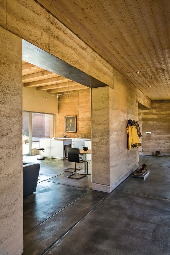 AdobeArchitech1's tweet photo. rammed earth house, New Mexico https://t.co/eaXfHEuera