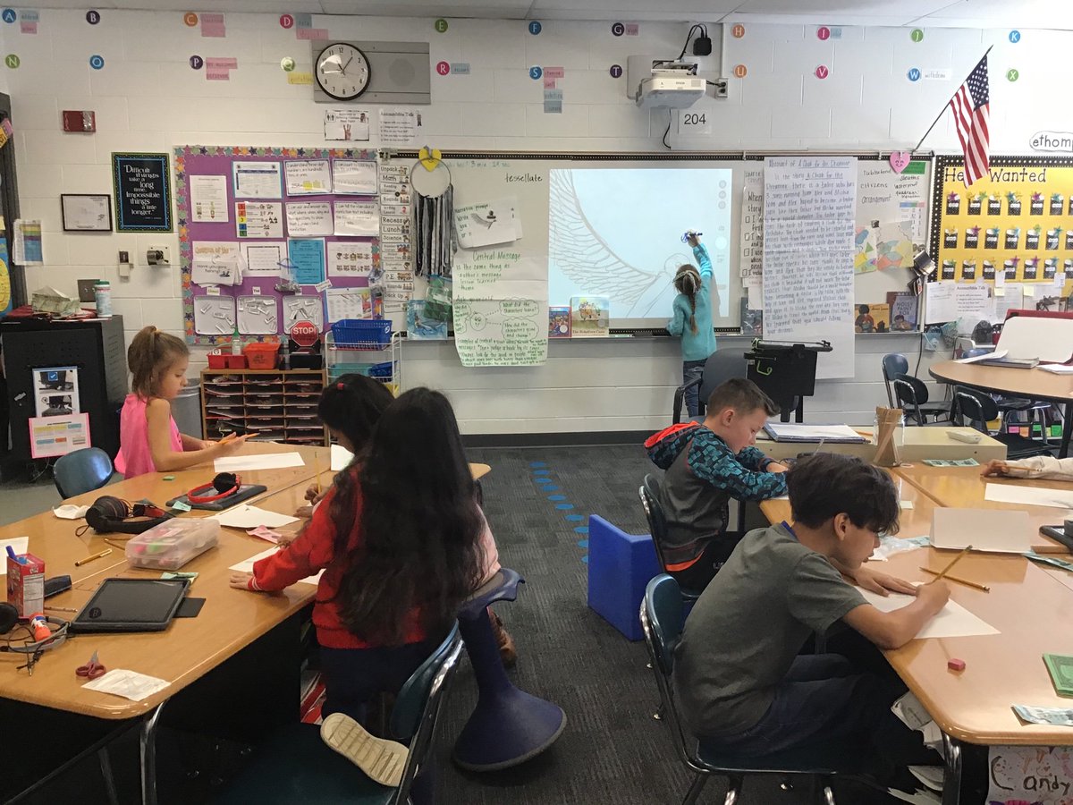ethomp711's tweet photo. We had our second student-led class today. Students learned how to draw a bird from a peer. #2ndgrade #studentledclass #inspire96 #drawing https://t.co/ejpWLCtBIU