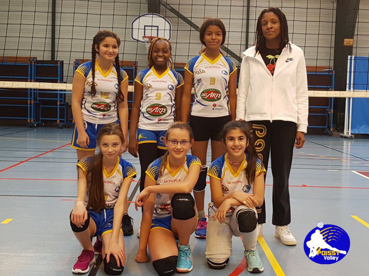 villepoissy's tweet photo. Après une saison épatante, les jeunes joueuses (-13 ans) de #PoissyVolley ont été sacrées championnes des Yvelines. 🏐🏆
Volonté, solidarité et rage de vaincre leur ont permis de remporter 12 de leur 14 matches. Bravo à elles !👏 https://t.co/RNaDmU5cv1