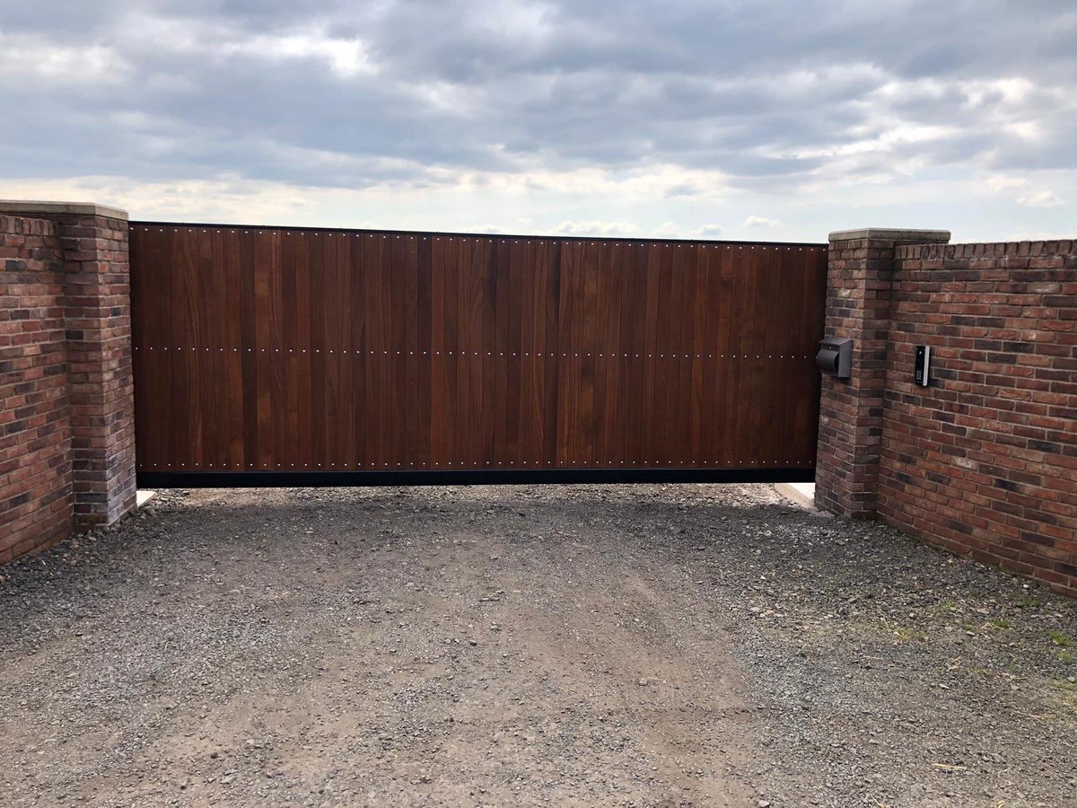 Check out our latest sliding gate installation featuring a steel frame cantilever gate with hardwood boards 

Automated with BFT motor &amp; AES Intercom 

Well done team Expert... another fantastic job 😁👍