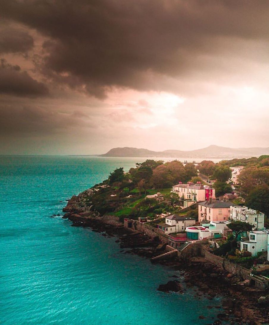 A beautiful shot of Dalkey basking in a stunning sunset! 

#summer #dublin #dalkey #views