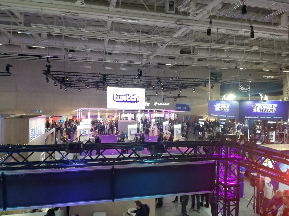 Carolin 🖤 🎮 tweet media