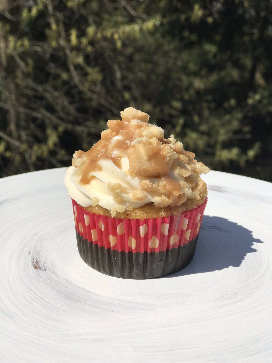 Banana Caramel Rum Crunch Cupcakes🍌🍌🍌@twistedteahouse
#teahouse #icedcoffee #baltimore #icedtea #baltimorefood #twistedteahouse #tea #cake #cakedecorating #cakes #cakepops #cakesofinstagram #cupcake #cupcakes #cupcakedecorating #bakery #bakeryshop #hampdenbaltimore #baltimore