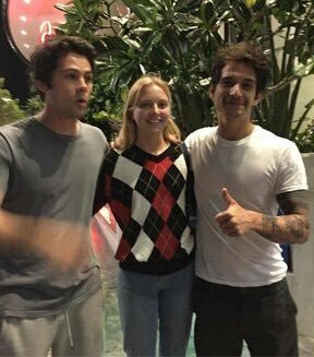 sxrcasmdylan's tweet photo. imaginense encontrarse a dylan y tyler JUNTOS en la calle, estas chicas ya ganaron https://t.co/qcenSOeaCF