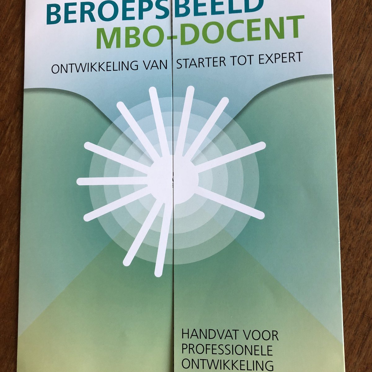 EdithVissers1's tweet photo. Wil je met beroepsbeeld mbo-docent aan de slag binnen je eigen instelling. Wees er dan bij op 16 mei in Den Bosch of op 6 juni in Zwolle. Als je reageert ontvang je meer informatie. Of kijk op https://t.co/sBeSzqX2NJ ! @BVMBO @MBORaad https://t.co/1grk4ShImE