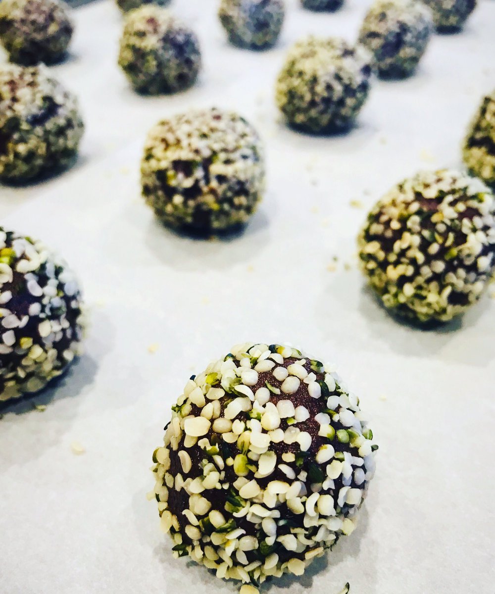 BakedBushes's tweet photo. All of our confections are in the form of a ball and for a reason. We individually infuse each ball with 20mg full spectrum CBD hemp oil to ensure that you experiencing an impeccably pure way to add CBD to your daily routine #bakedbushes #tastegoodfeelgood
#vegan https://t.co/HnCKvb1yat
