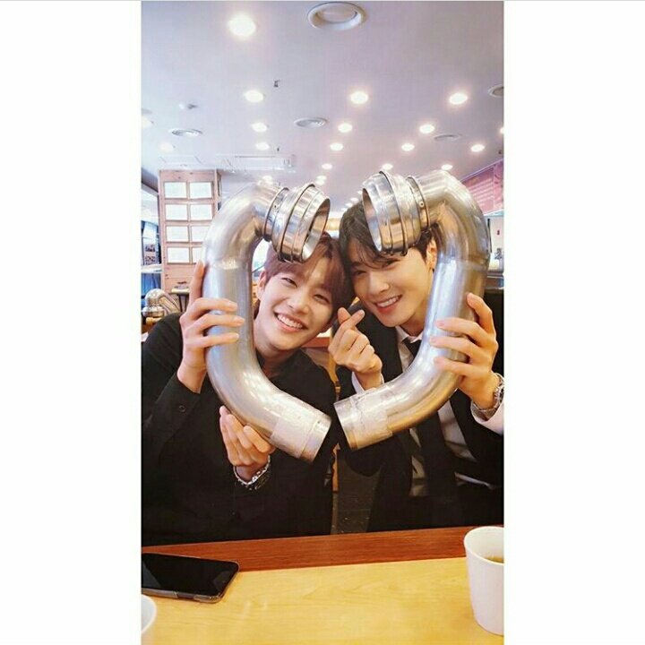 myungjunarchive's tweet photo. — 190417
   © instagram update

trans: call me💕 astro - all night 👍

#엠제이 › #아스트로 ˎˊ˗ https://t.co/7icpfVUteZ