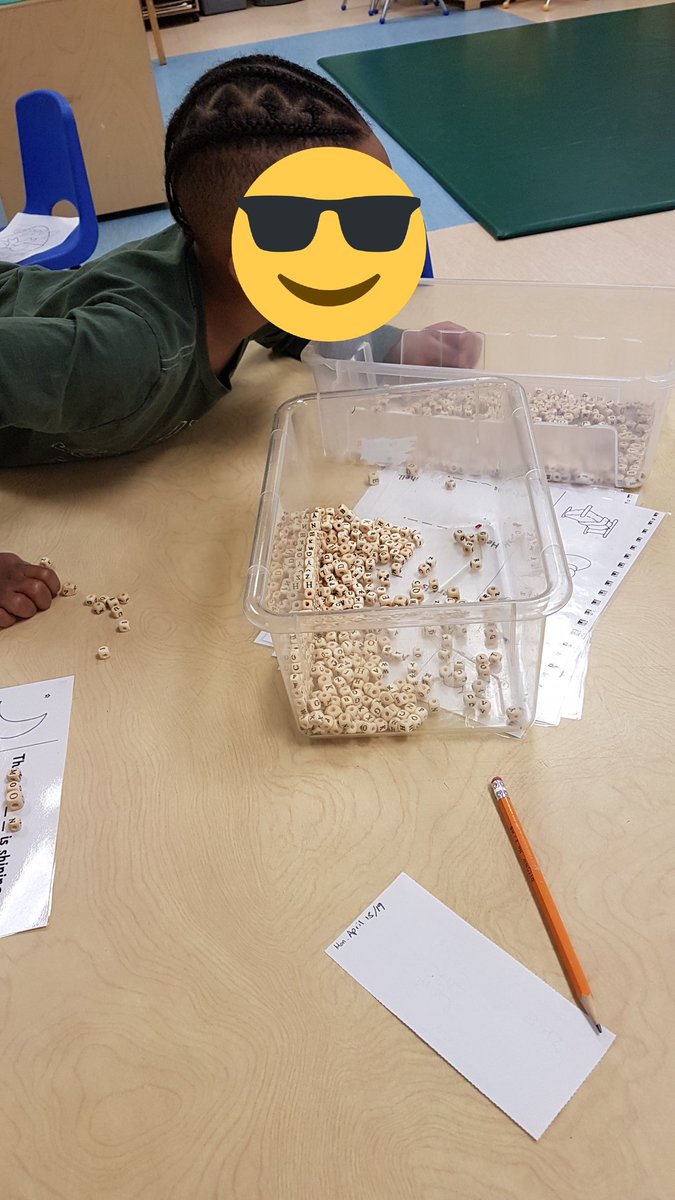 strk_ss's tweet photo. Stretching out words to complete the sentence. #morningliteracy #sounds #words https://t.co/Y3eYnIKUQX