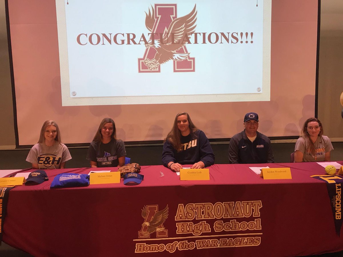 ASTRO_ATHLETICS's tweet photo. Celebratory signing today. Congrats Kirstin, Melani, Cynthia, Jaydon, and Emily https://t.co/66DzKAAtFp