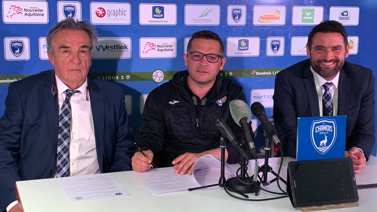 ChamoisStFlo's tweet photo. [#Partenariat] Une nouvelle collaboration entre le Chamois Niortais FC et le @FcChauray voit le jour ! ⚽️✒️
➡️ https://t.co/WzWwWDnD4t https://t.co/A71SN4lZ11