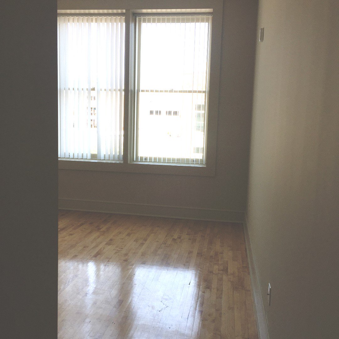 It's not going to last long!! Call or come by the office today to learn about the #fantastic #special we are running at the Lofts at Louries Building. (803)779-5171
http://www.capitolplaces.com
.
.
.
#apartmentlife #studio #character #colasc #sodacity #columbia