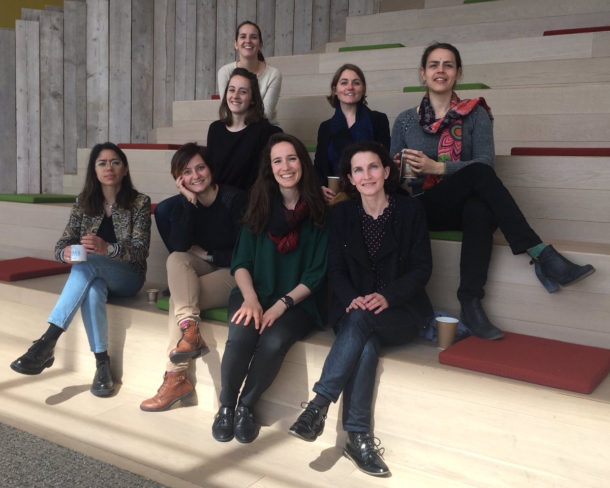 Helene_Lohr's tweet photo. A team at the top... literally! From the 31st floor of the #CBX tower (kindly hosted by our IT colleagues!), we led a team workshop in an amazing and inspiring environment #transformandgrow @saintgobain - how to link cohesion, efficiency and pleasure to work together ! https://t.co/dI14pdxx9a