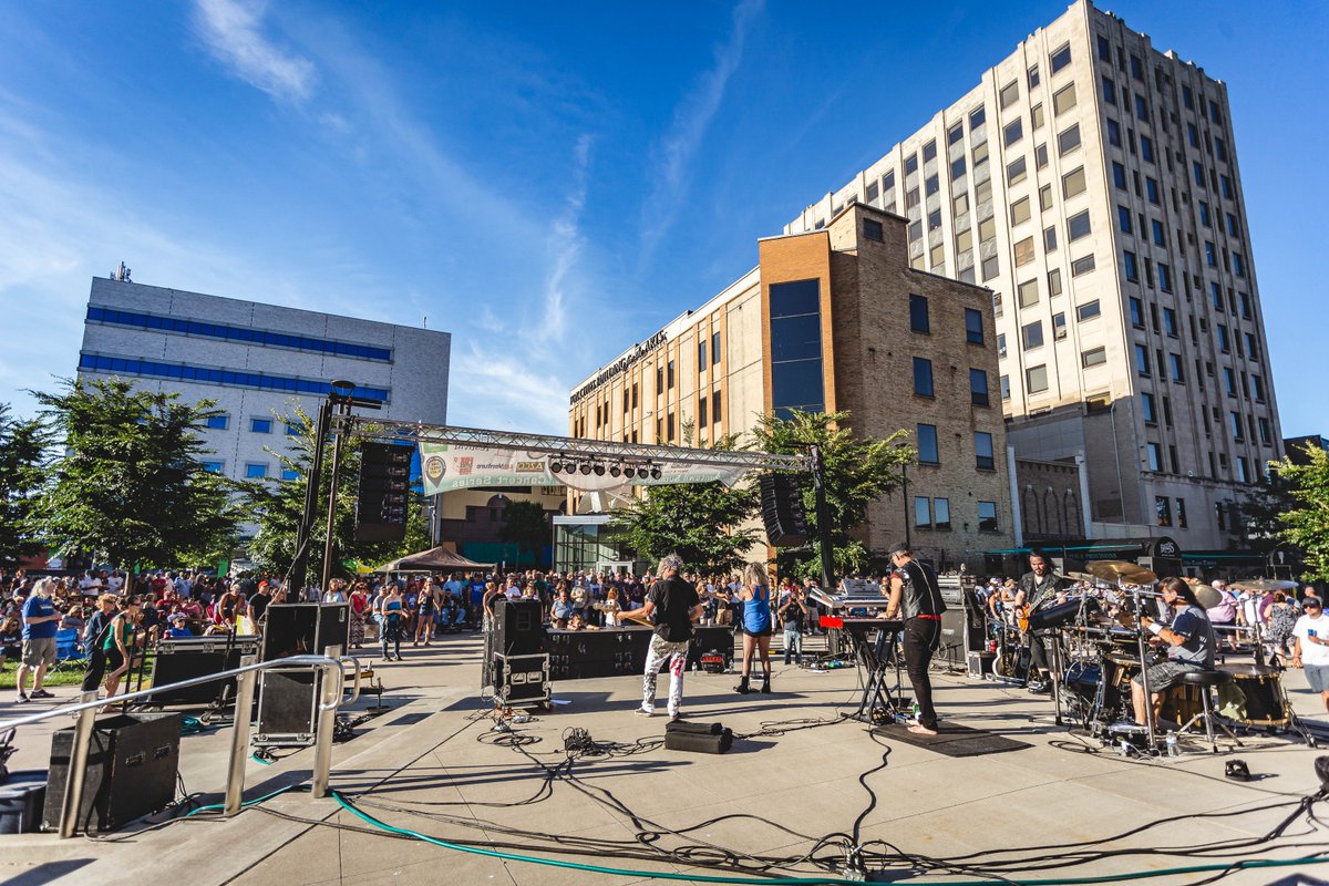 DwtnAppleton's tweet image. Summer Weather + Great Music = ...You guessed it! Thursday Summer Concerts in Downtown Appleton!
Check out the great line up of bands you won't want to miss: bit.ly/2v69xf5
#onegreatplace #livemusic #thursdaynights #outdoorconcertseason