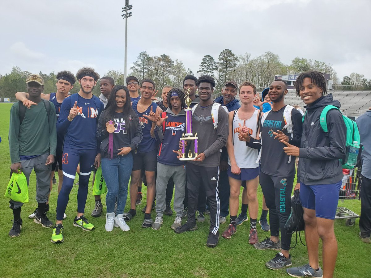 JRHSathletics's tweet photo. Amazing first year of Kellie Wells Track Classic @KellieWellz. What great event!! Shout out to @manchesterhigh and @ClippersGrafton for taking 1st overall and @TDKnightsTFXC @GoTDKnights and @river_track  for achieving runner up
@JRHSathletics @JRHS_Rapids https://t.co/3DI6sT6Wv5