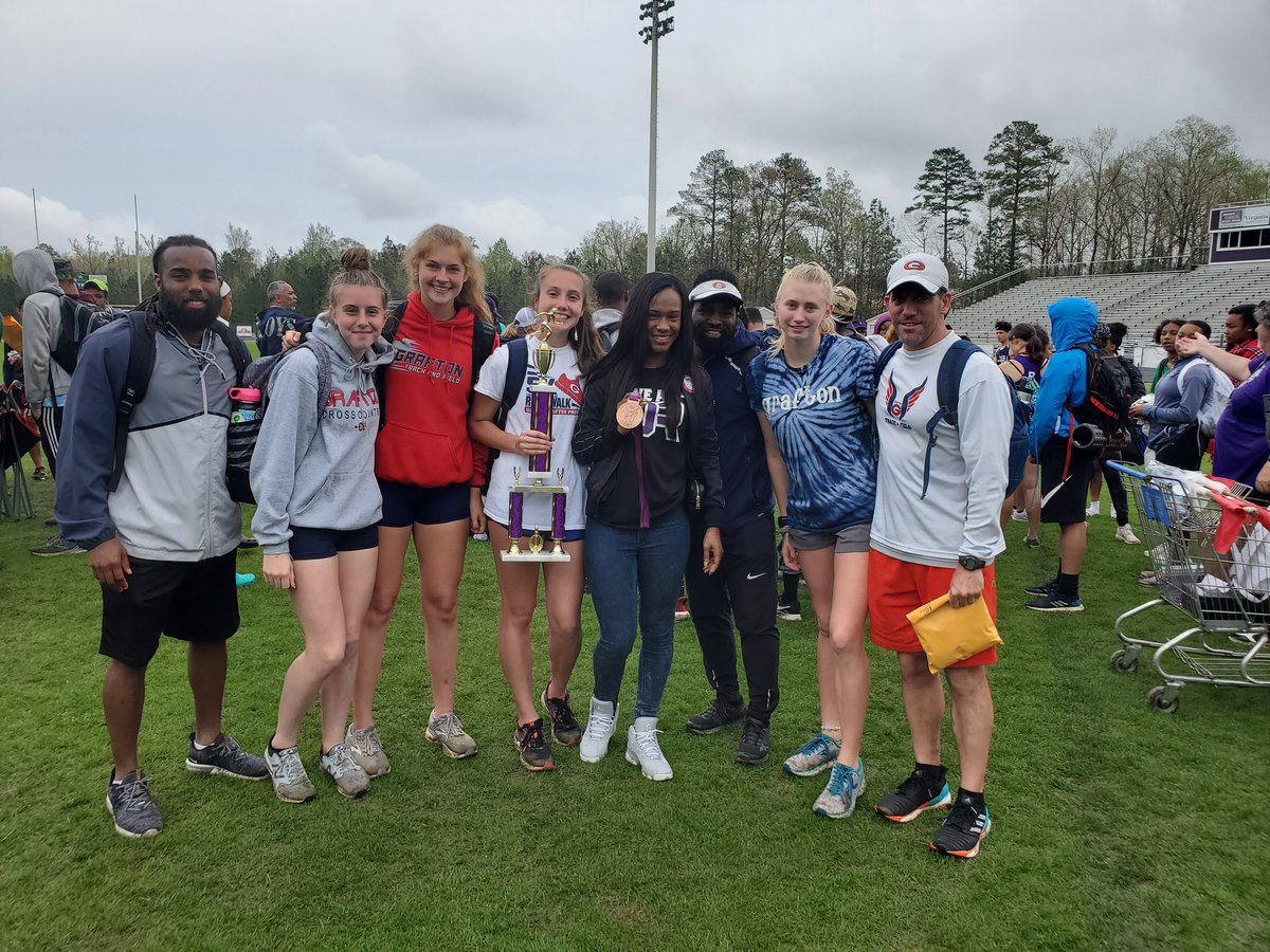 JRHSathletics's tweet photo. Amazing first year of Kellie Wells Track Classic @KellieWellz. What great event!! Shout out to @manchesterhigh and @ClippersGrafton for taking 1st overall and @TDKnightsTFXC @GoTDKnights and @river_track  for achieving runner up
@JRHSathletics @JRHS_Rapids https://t.co/3DI6sT6Wv5