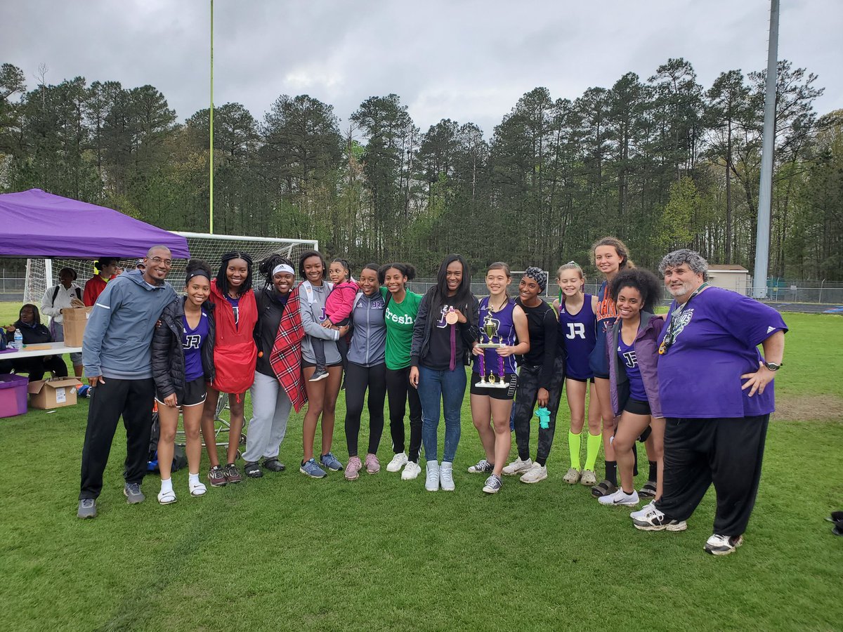 JRHSathletics's tweet photo. 2019 Kellie Wells Track Classic Runner ups @TDKnightsTFXC @GoTDKnights @JRHSathletics @river_track https://t.co/k09KOYlrhe