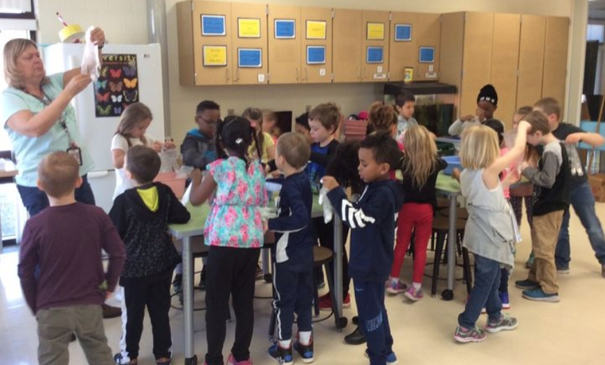 CPtechclass's tweet photo. I got to see our super science teacher, Mrs. Ellickson in action today kicking off Earth Week 🌎 with “Garden in a Glove” project for first graders (my son, Maxwell's class) to create, admire and care for their own Cedar Park flower garden! 🌼😀 Earth Awesome! #CPstem https://t.co/6h9SlPJJIn