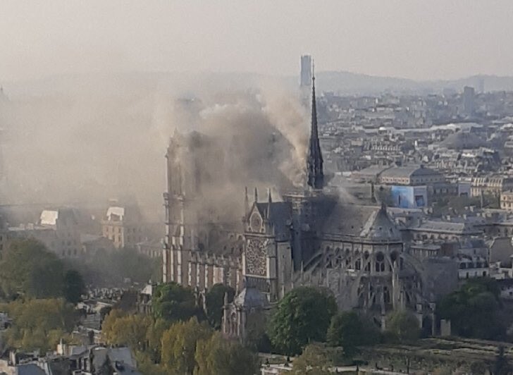 GregoryAllione's tweet photo. ▫️ #NotreDame ▫️Courage &amp; détermination pour les @PompiersParis pour protéger et sauver notre patrimoine. https://t.co/c54obAEhBd