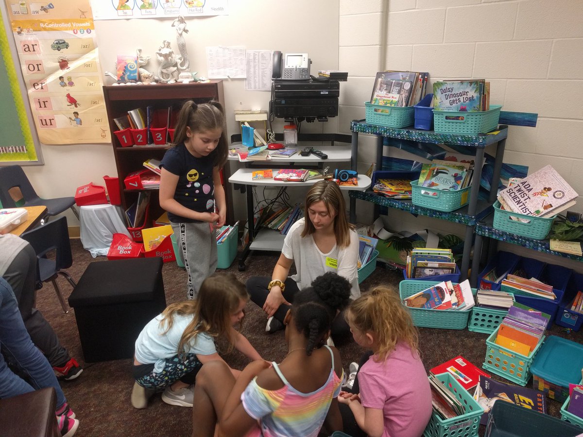 LPS_EIP's tweet photo. We were all smiles during Miss Pearson's review of story elements. She used her love of theater to help her first grade students develop scripts. #ThisIsEIP https://t.co/G6RBS5MWwj