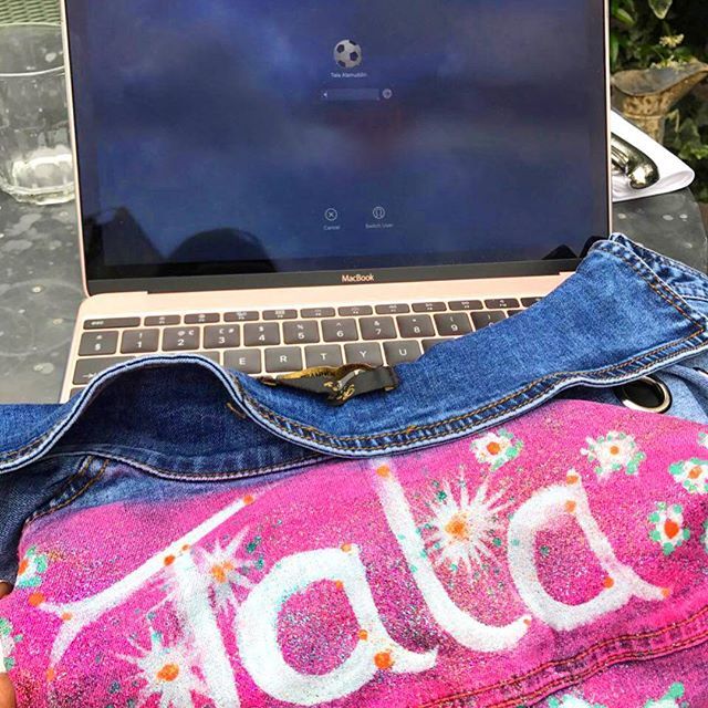 talaalamuddin's tweet photo. Monday, we've got this covered 💪🏼💻 #backtowork #TOTALLYpersonalised #keyedin #justourTYPE #TOTALLYtechnological #macattack #laptoplove @beRguest @ivychelsgarden #roserocks #TOTALLYaccessorised #TALA #TotallyTALA #getinspired #riserockrepeat https://t.co/P8tvpSuIzc https://t.co/tLk9ty5SqZ