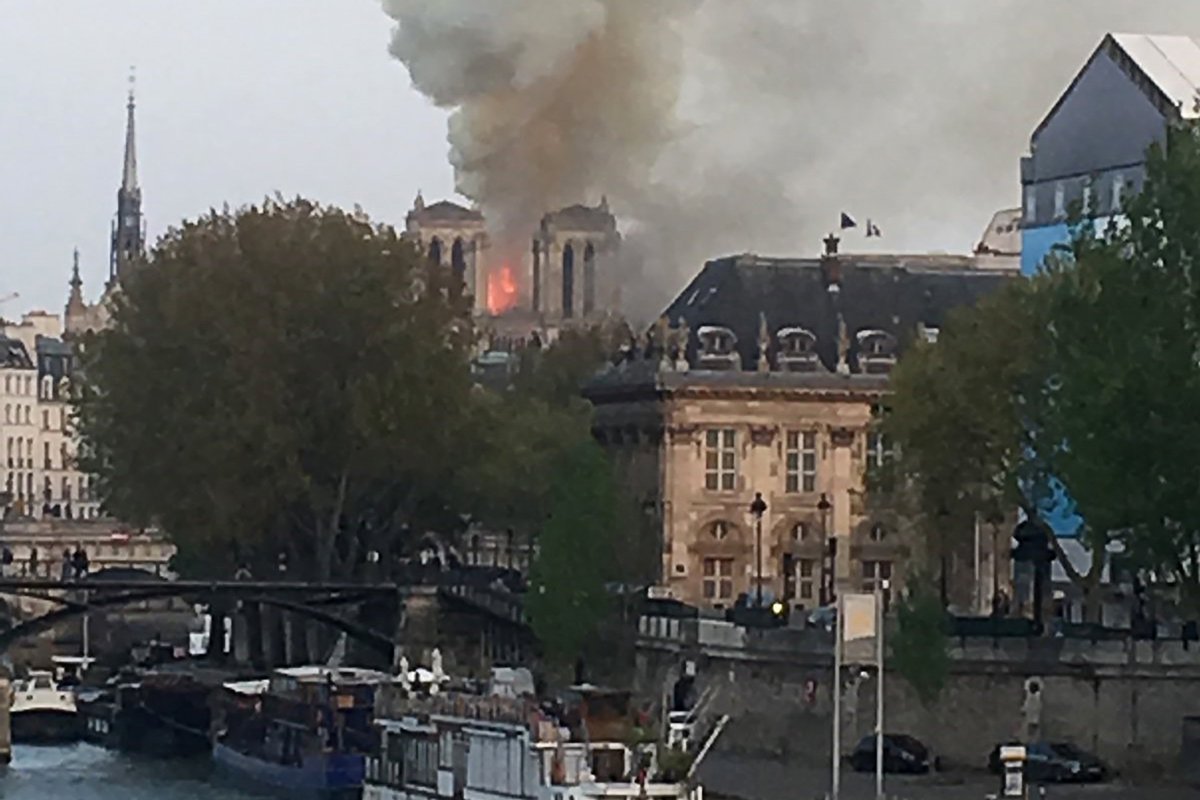 LATEST: A major fire is underway at Notre Dame cathedral in Paris. The area is being evacuated bloom.bg/2UAq1ex